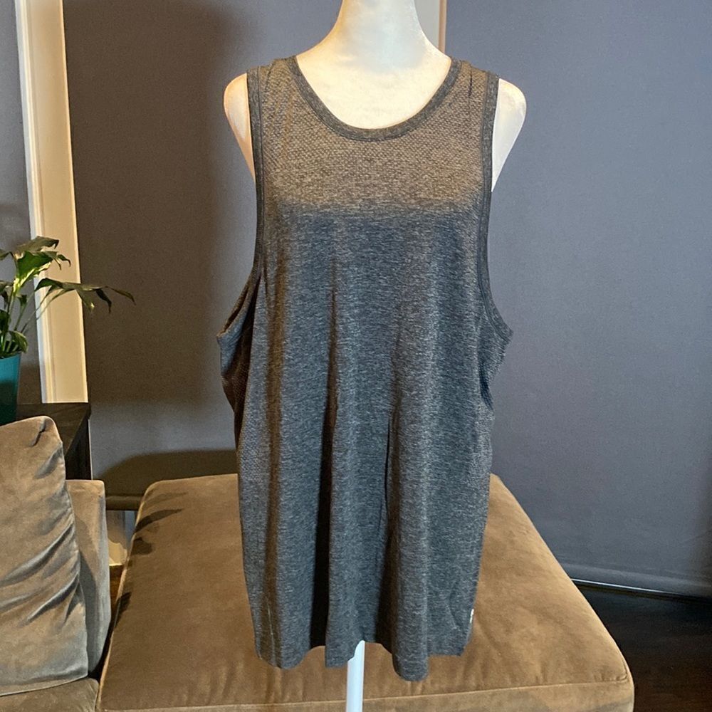Women’s All In Motion Gray Seamless & Moisture Wicking Tank Top Size M NWT